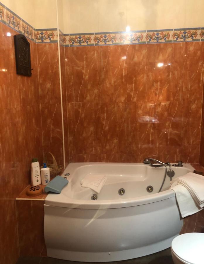 Apartamento En Pleno Centro De Marchena 3 Dormitorios 3 Banos Privados מראה חיצוני תמונה